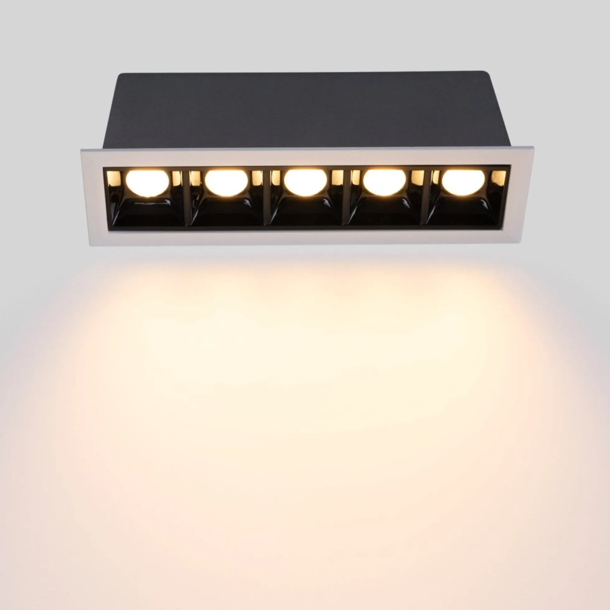 Foco lineal LED empotrable 10W - Chip OSRAM - UGR18 - CRI90