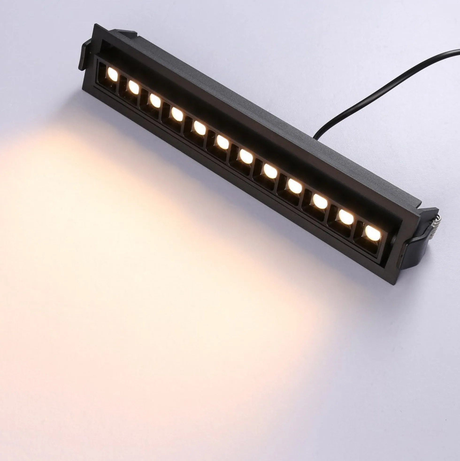 Foco lineal LED empotrable 20W - Orientable - UGR18 - CRI90 - Chip OSRAM - 2800K