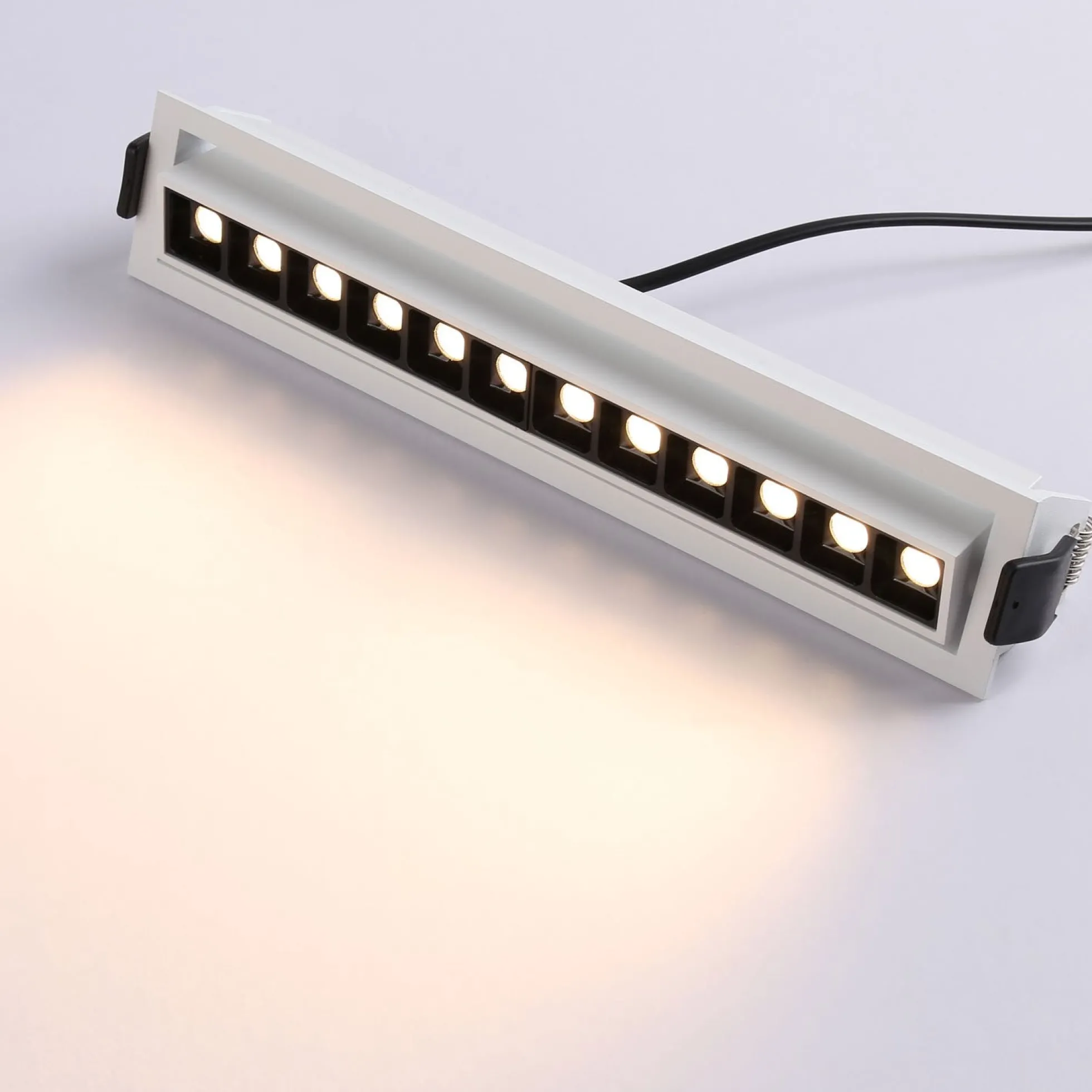 Foco lineal LED empotrable 20W - Orientable - UGR18 - CRI90 - Chip OSRAM - 2800K