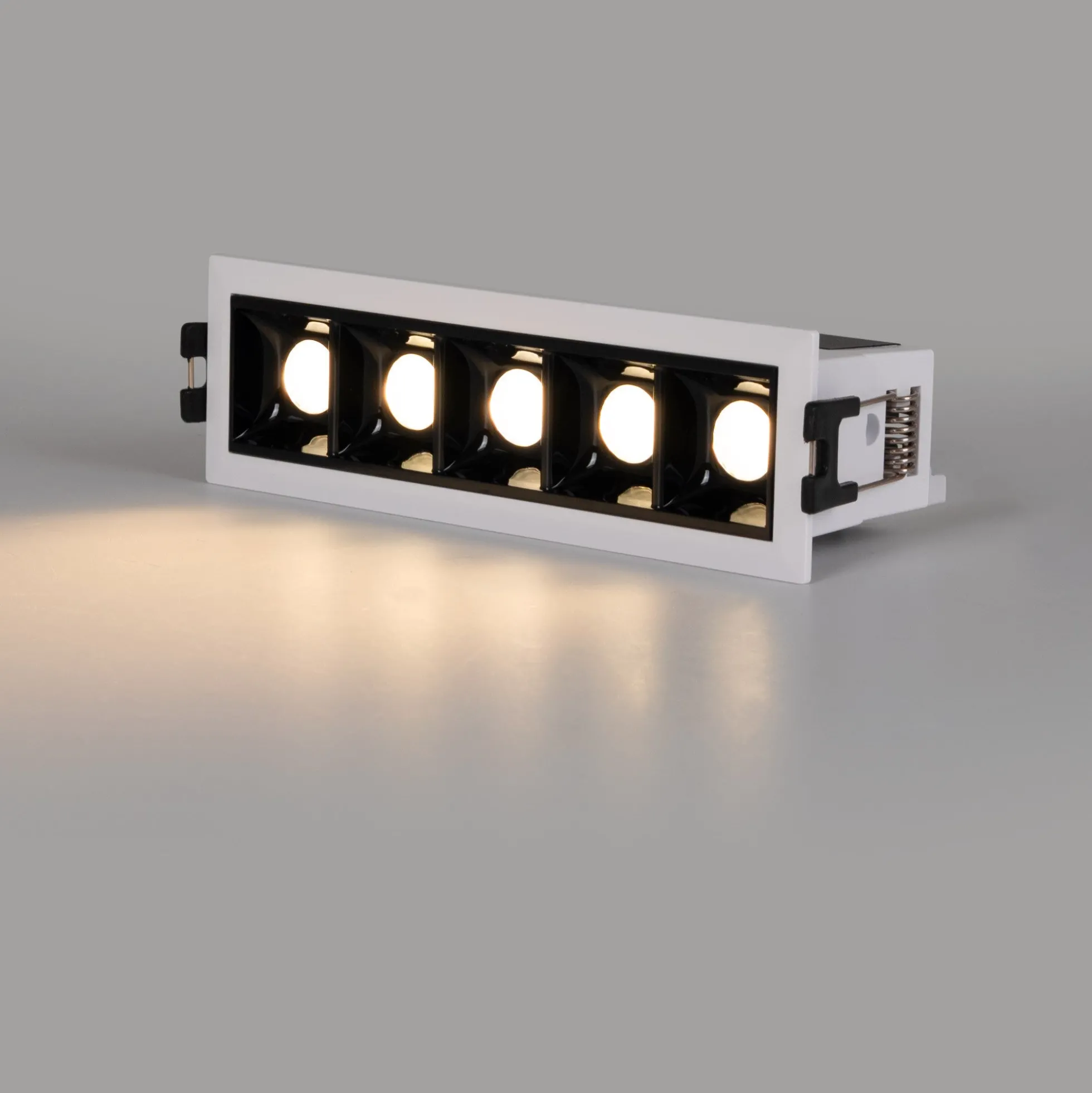 Foco lineal LED empotrable 7W - UGR18 - CRI90 - Driver LIFUD