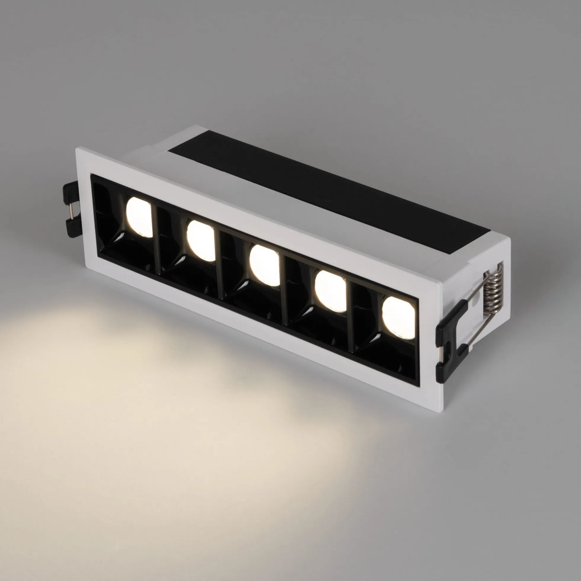 Foco lineal LED empotrable 7W - UGR18 - CRI90 - Driver LIFUD