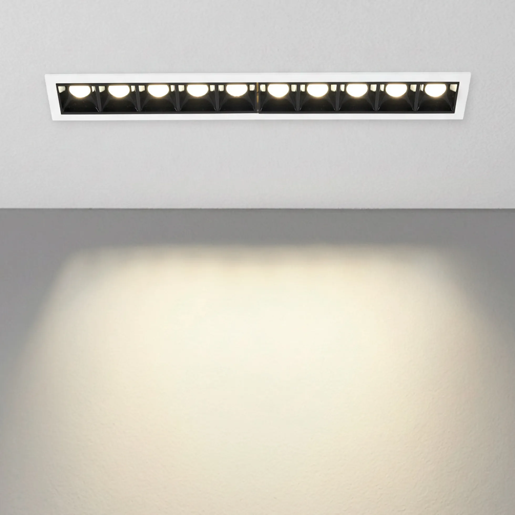 Foco lineal LED empotrable 14W - UGR18 - CRI90 - Driver LIFUD