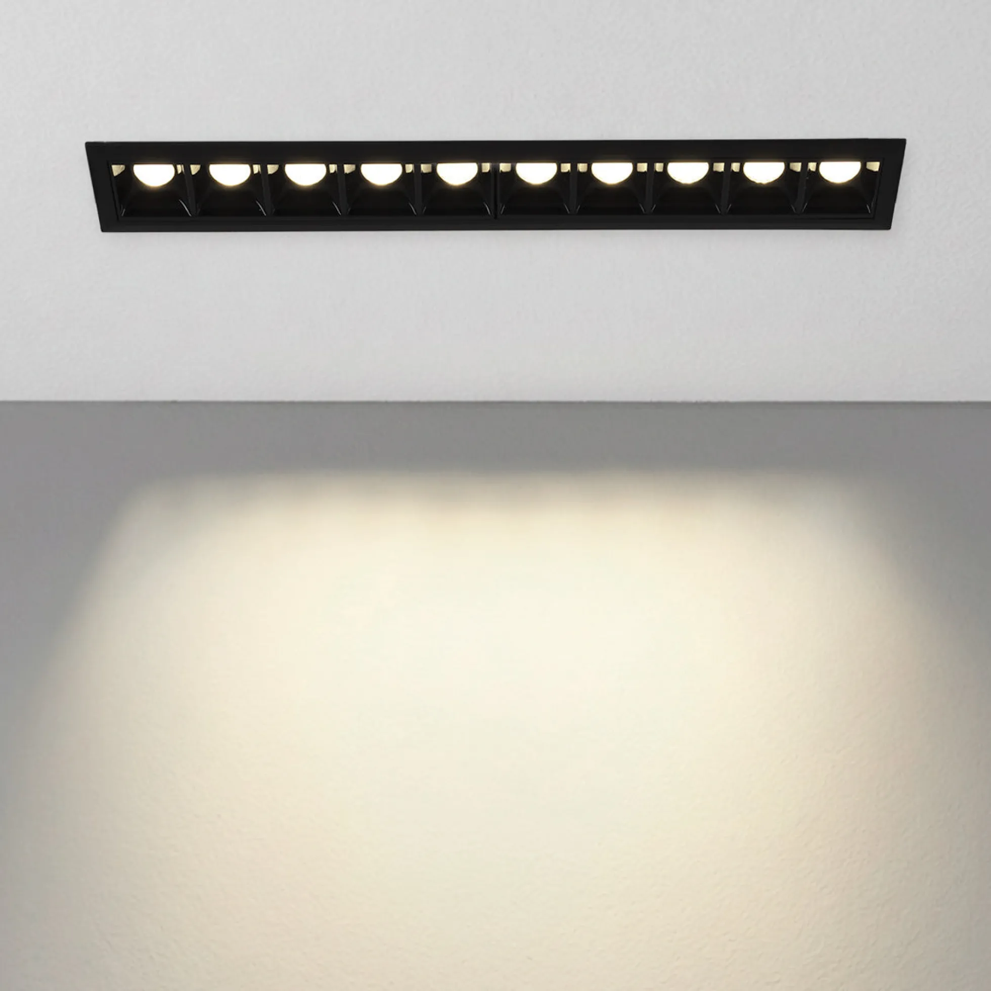 Foco lineal LED empotrable 14W - UGR18 - CRI90 - Driver LIFUD