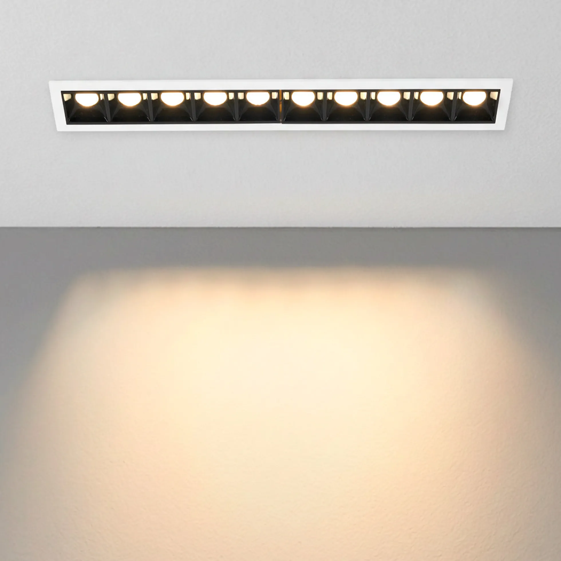 Foco lineal LED empotrable 14W - UGR18 - CRI90 - Driver LIFUD