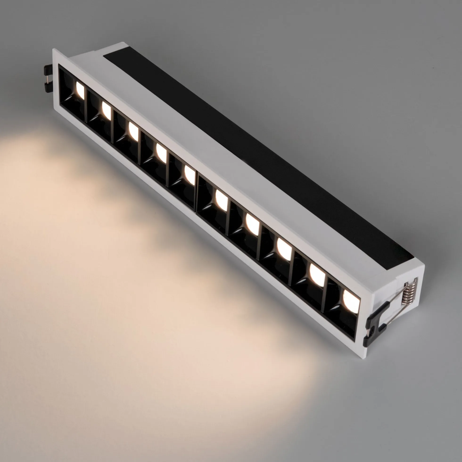 Foco lineal LED empotrable 14W - UGR18 - CRI90 - Driver LIFUD