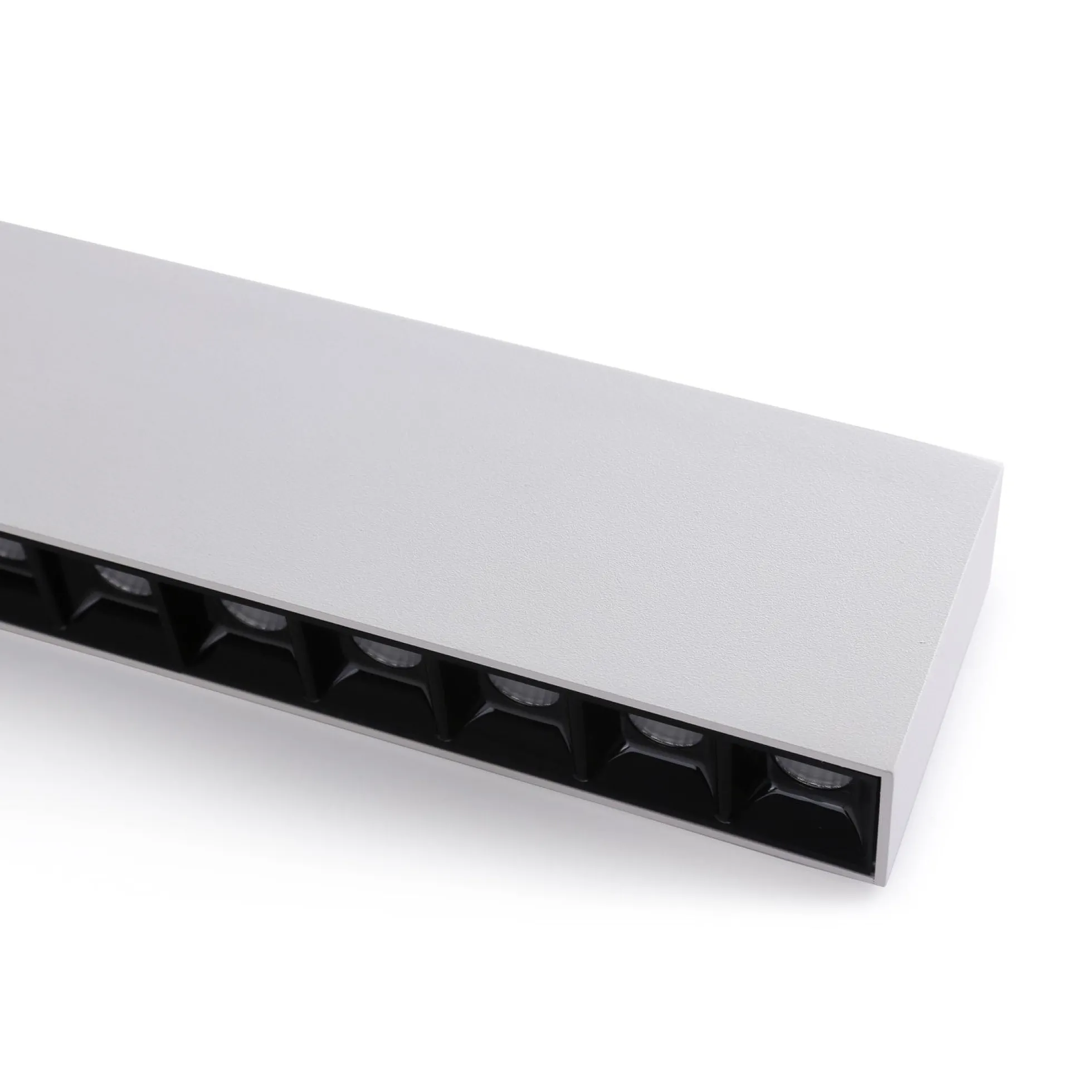 Foco lineal LED superficie color blanco - 20W - UGR18 - CRI90 - Chip OSRAM