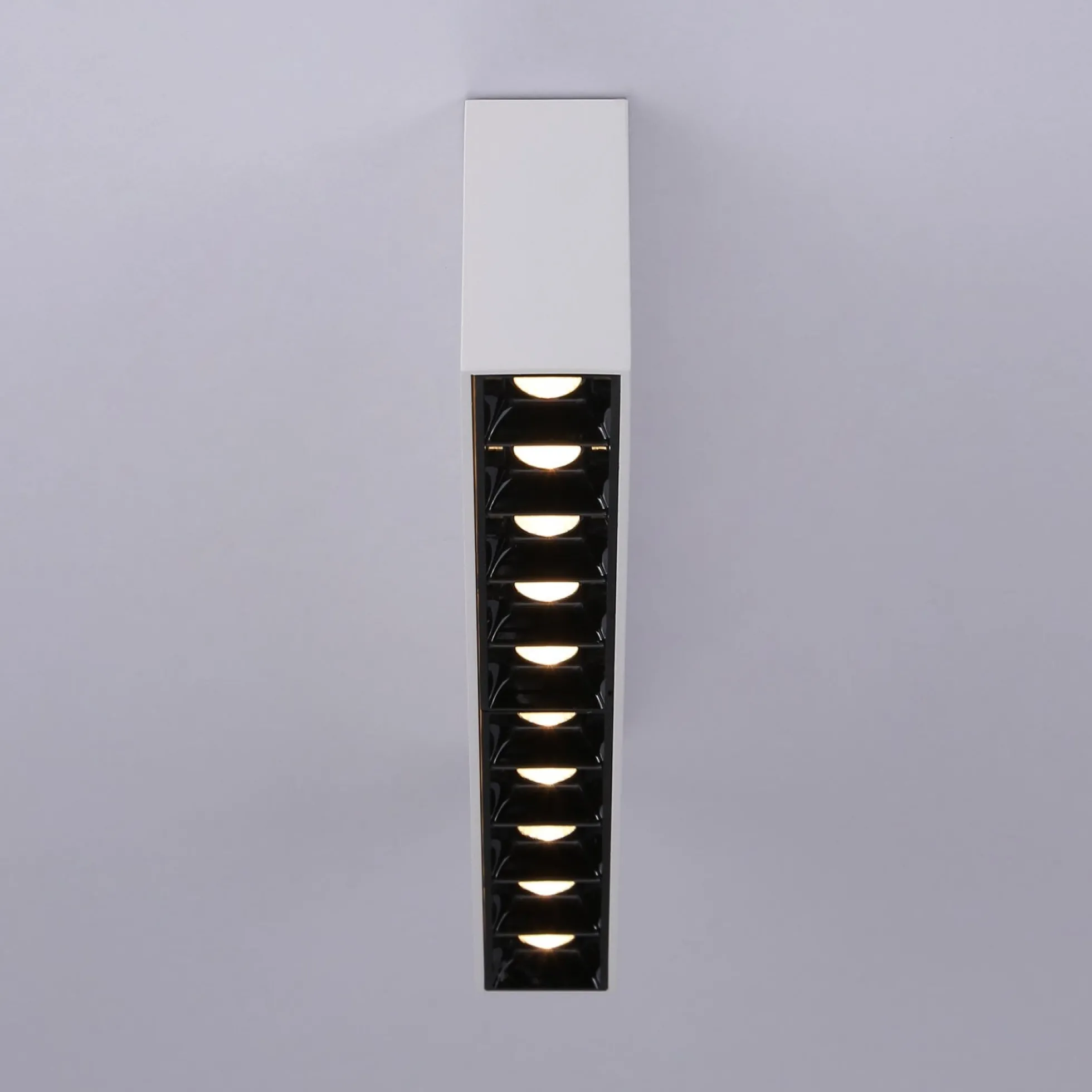 Foco lineal LED superficie color blanco - 20W - UGR18 - CRI90 - Chip OSRAM