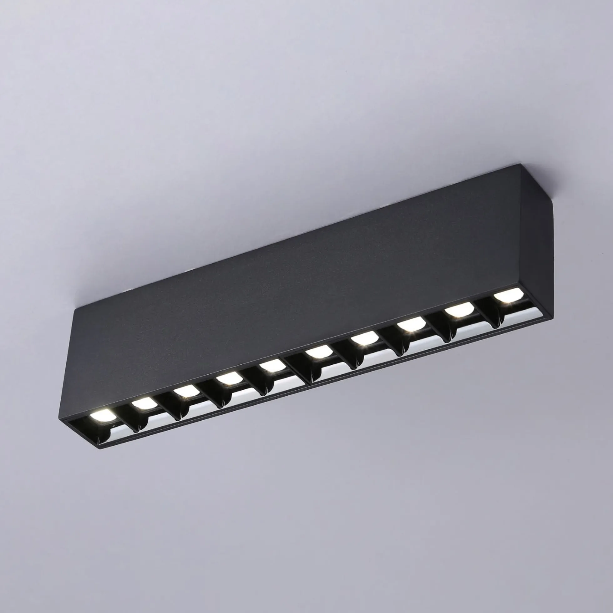 Foco lineal LED superficie color negro - 20W - UGR18 - CRI90 - Chip OSRAM