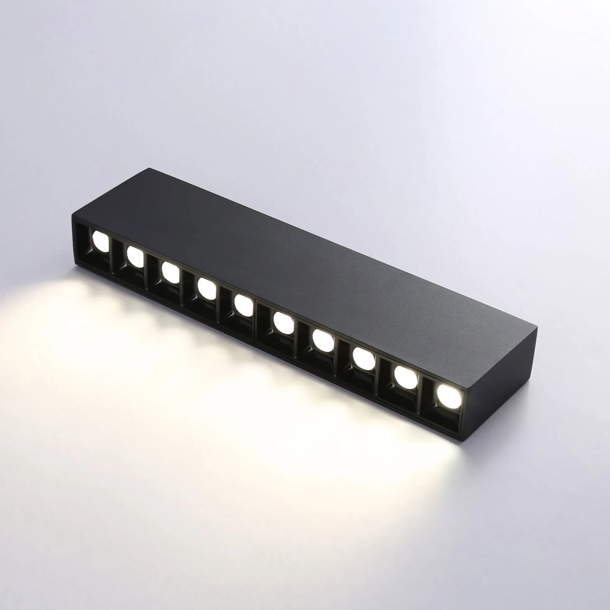 Foco lineal LED superficie color negro - 20W - UGR18 - CRI90 - Chip OSRAM
