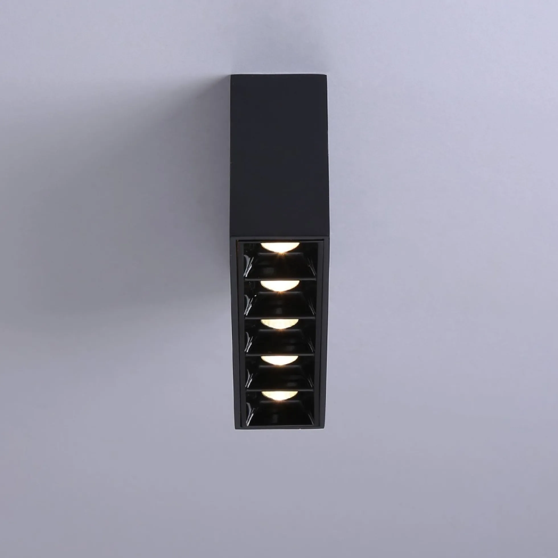 Foco lineal LED superficie - 10W - UGR18 - CRI90 - Chip OSRAM
