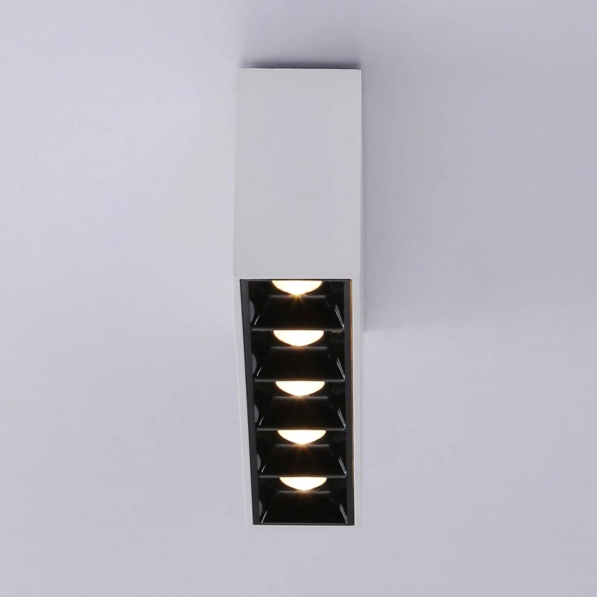 Foco lineal LED superficie - 10W - UGR18 - CRI90 - Chip OSRAM