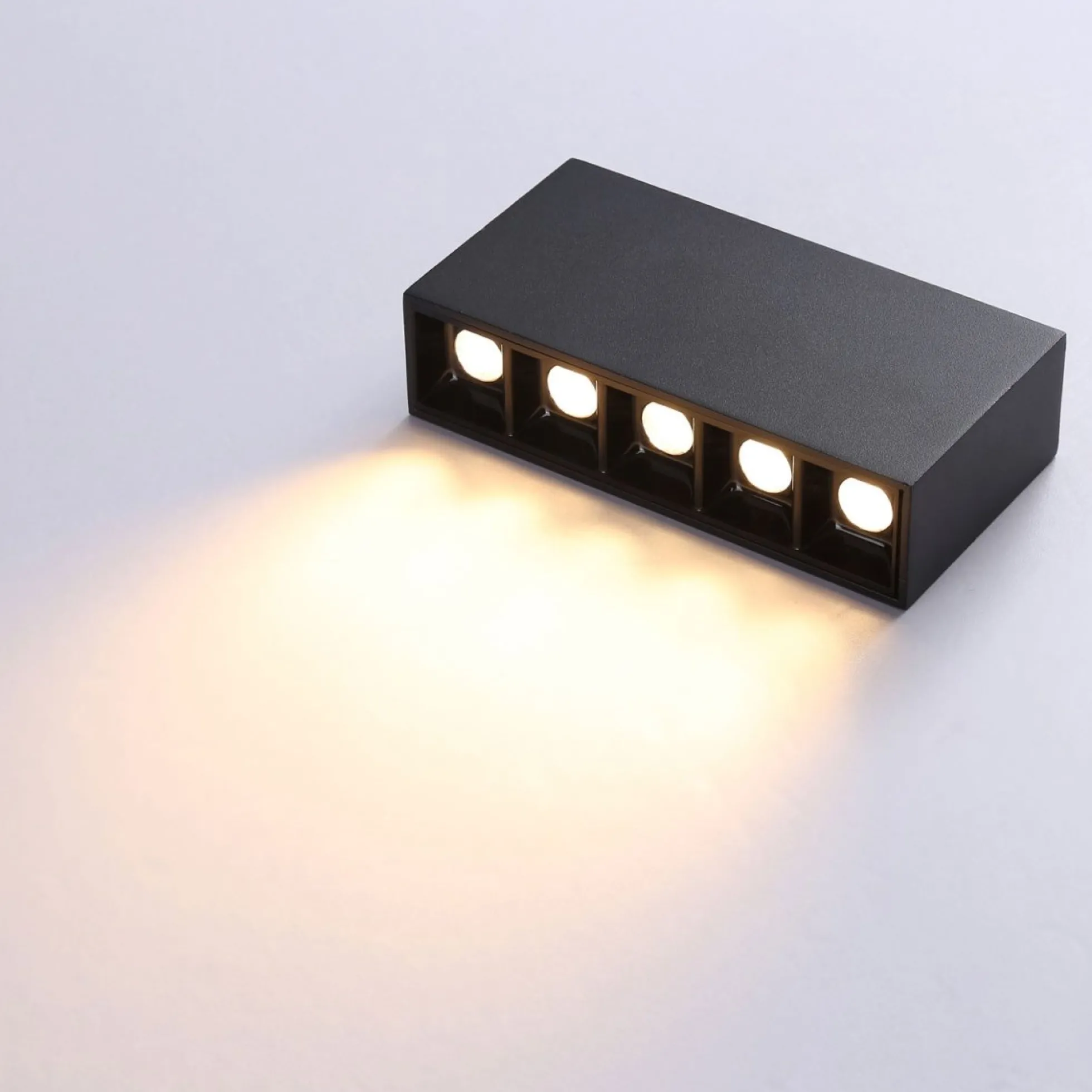 Foco lineal LED superficie - 10W - UGR18 - CRI90 - Chip OSRAM