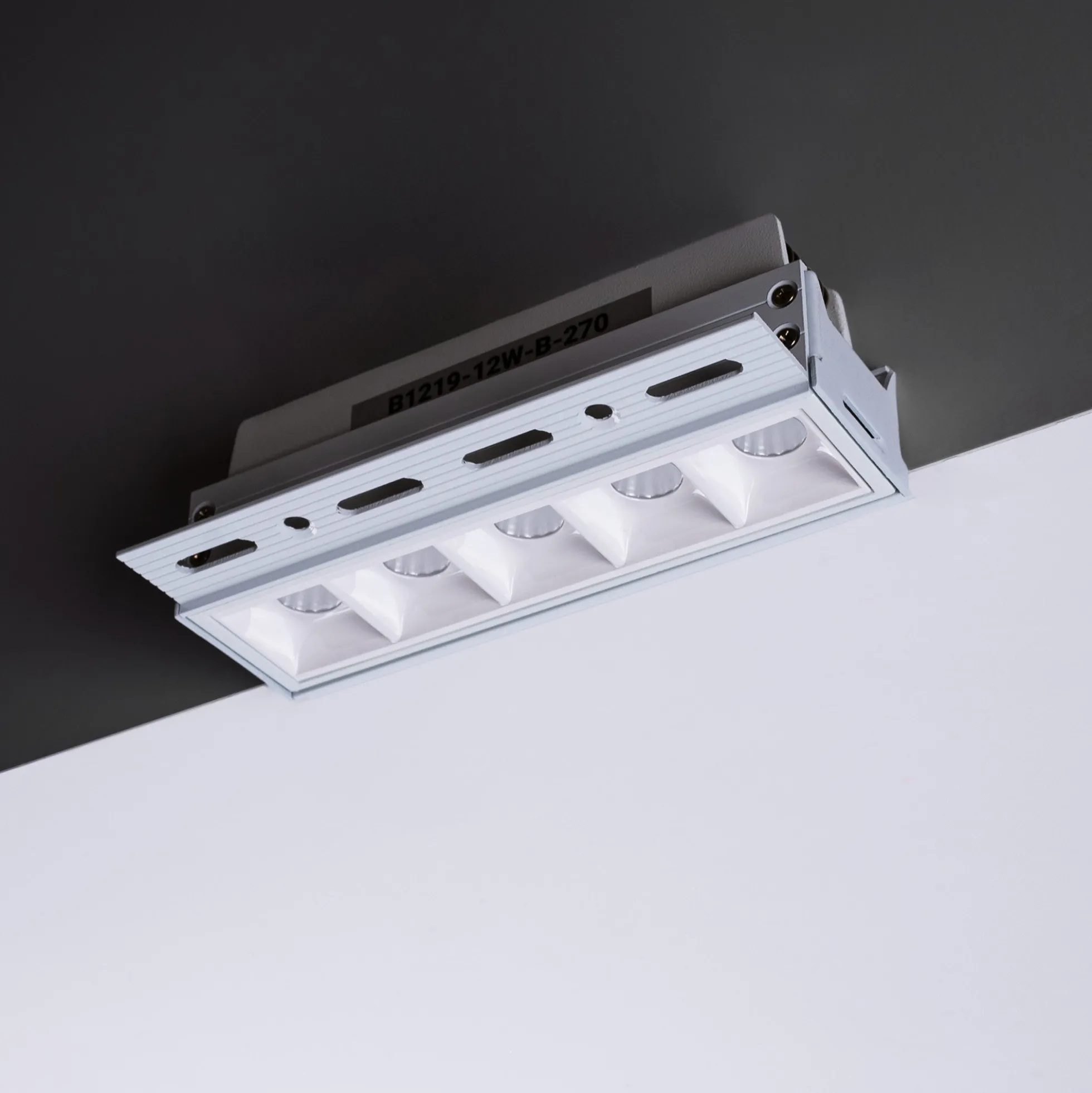 Foco lineal LED trimless / integración - 12W - UGR18 - CRI90