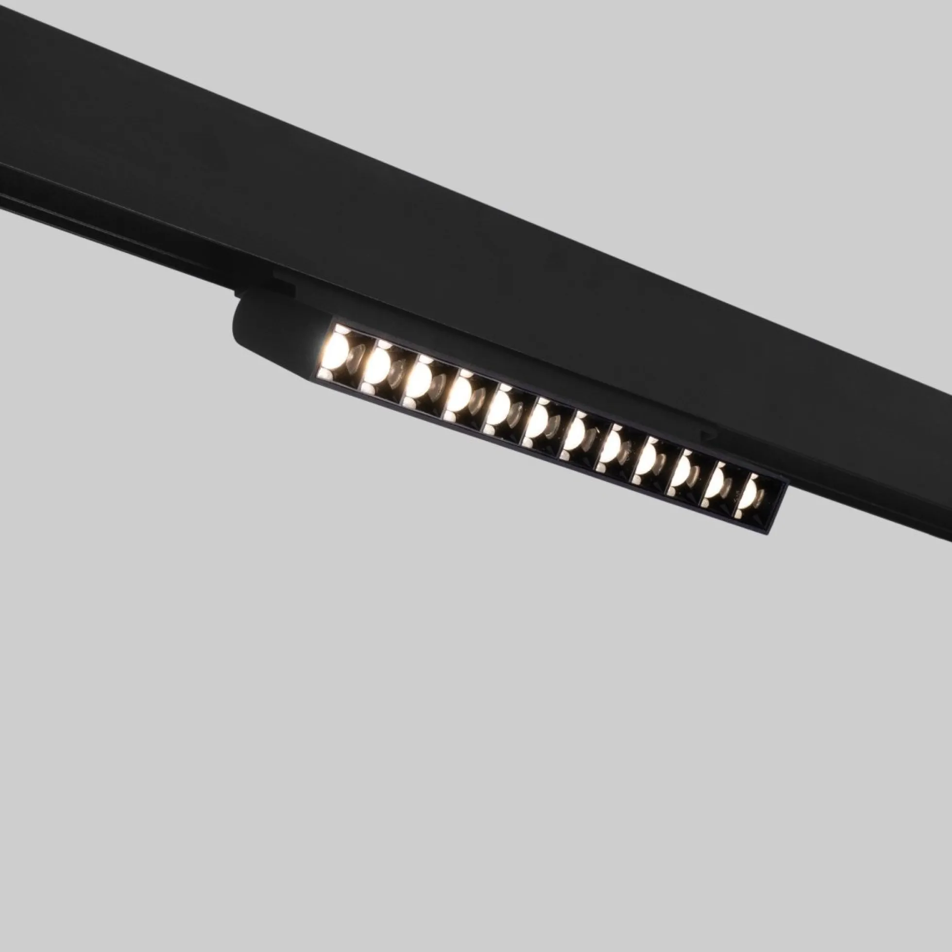 Foco lineal orientable para carril magnético 48V CCT - 12W - DALI regulable - UGR18