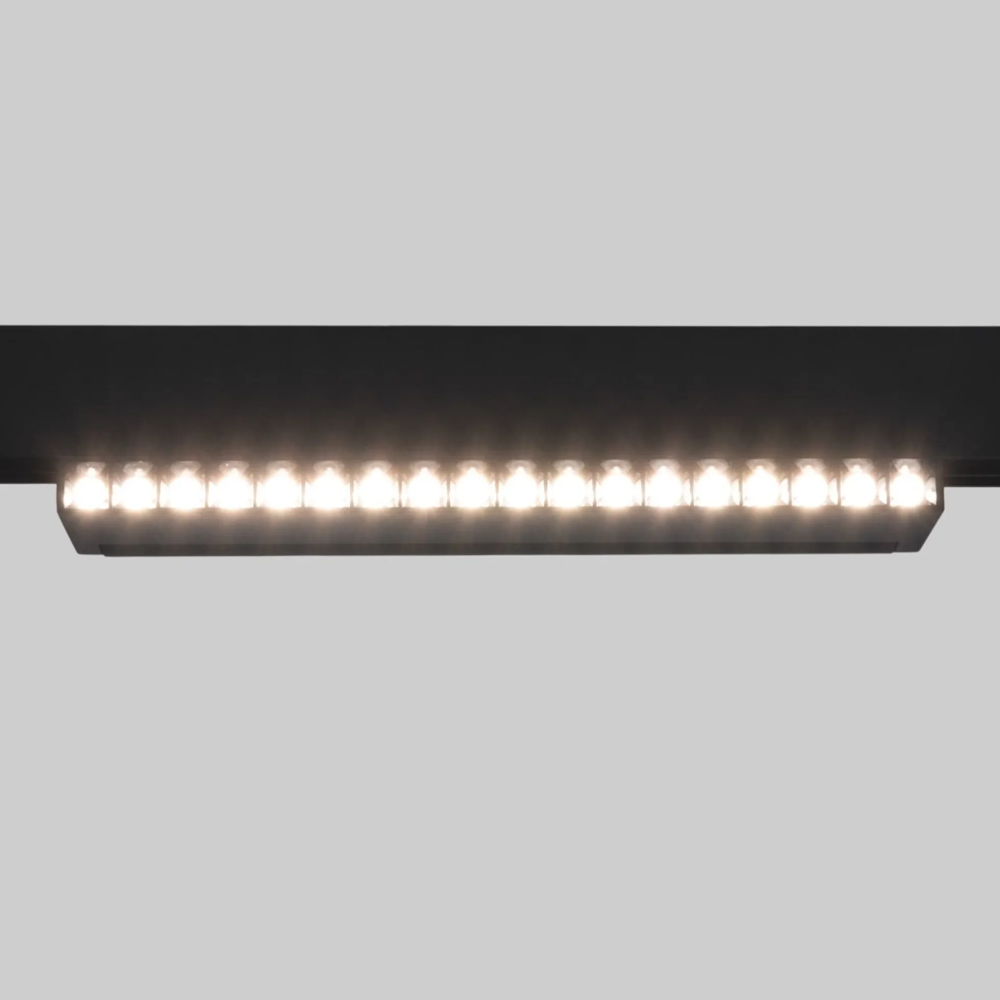 Foco lineal orientable para carril magnético 48V CCT - 18W - Regulación DALI-2 - UGR18