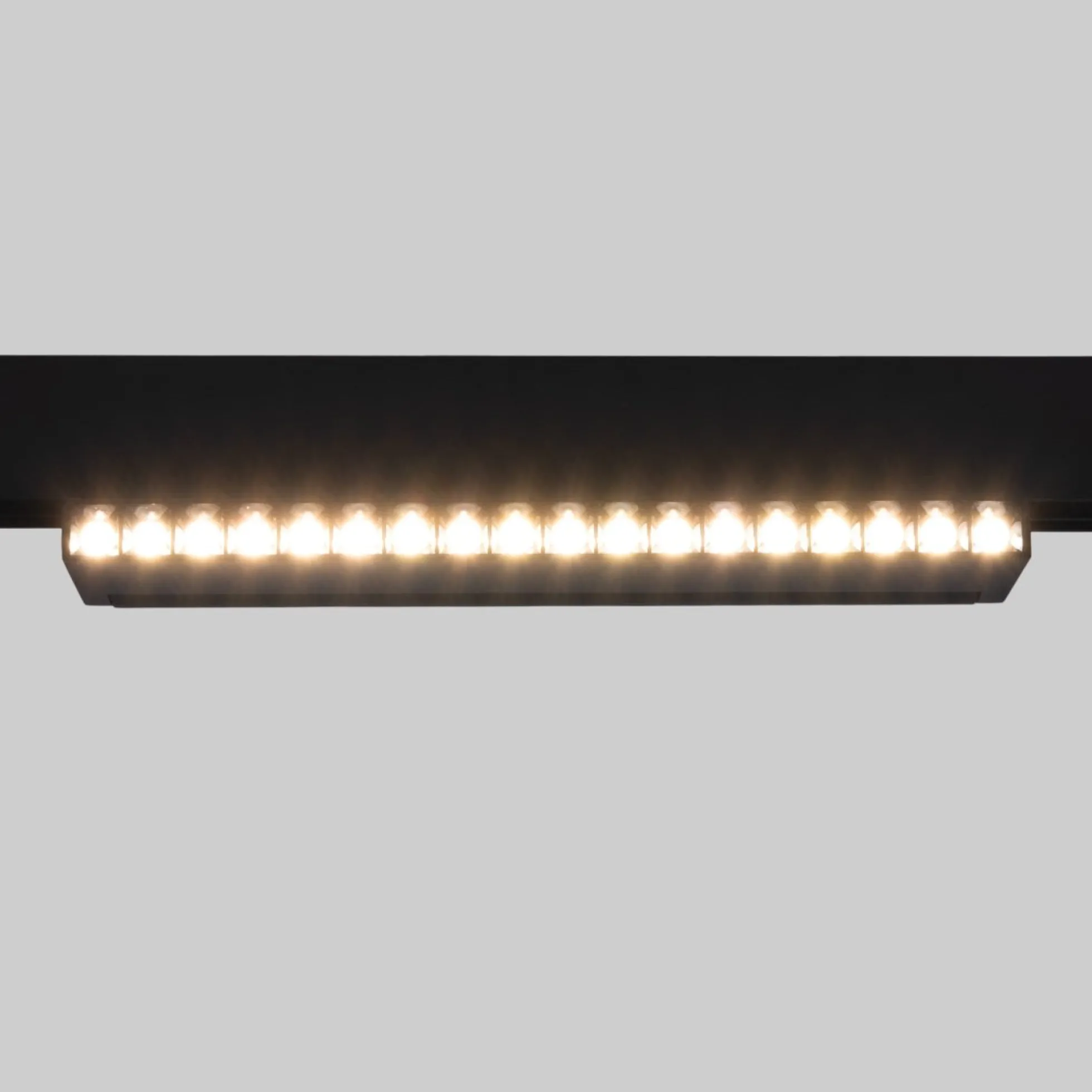 Foco lineal orientable para carril magnético 48V CCT - 18W - Regulación DALI-2 - UGR18