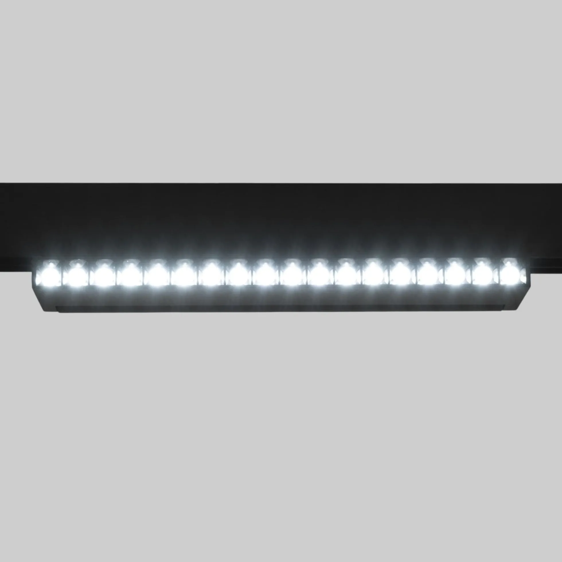 Foco lineal orientable para carril magnético 48V CCT - 18W - Regulación DALI-2 - UGR18