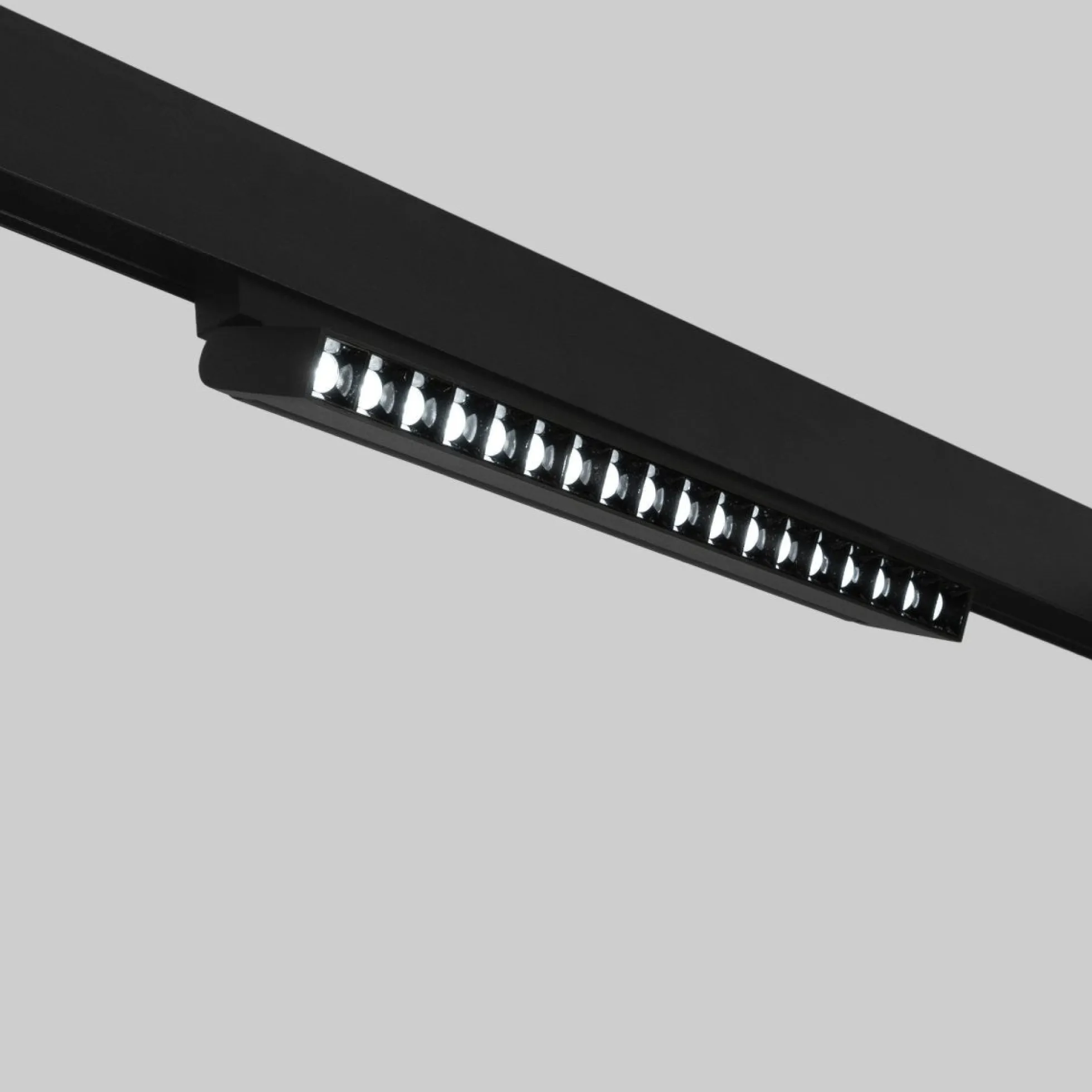 Foco lineal orientable para carril magnético 48V CCT - 18W - Regulación DALI-2 - UGR18