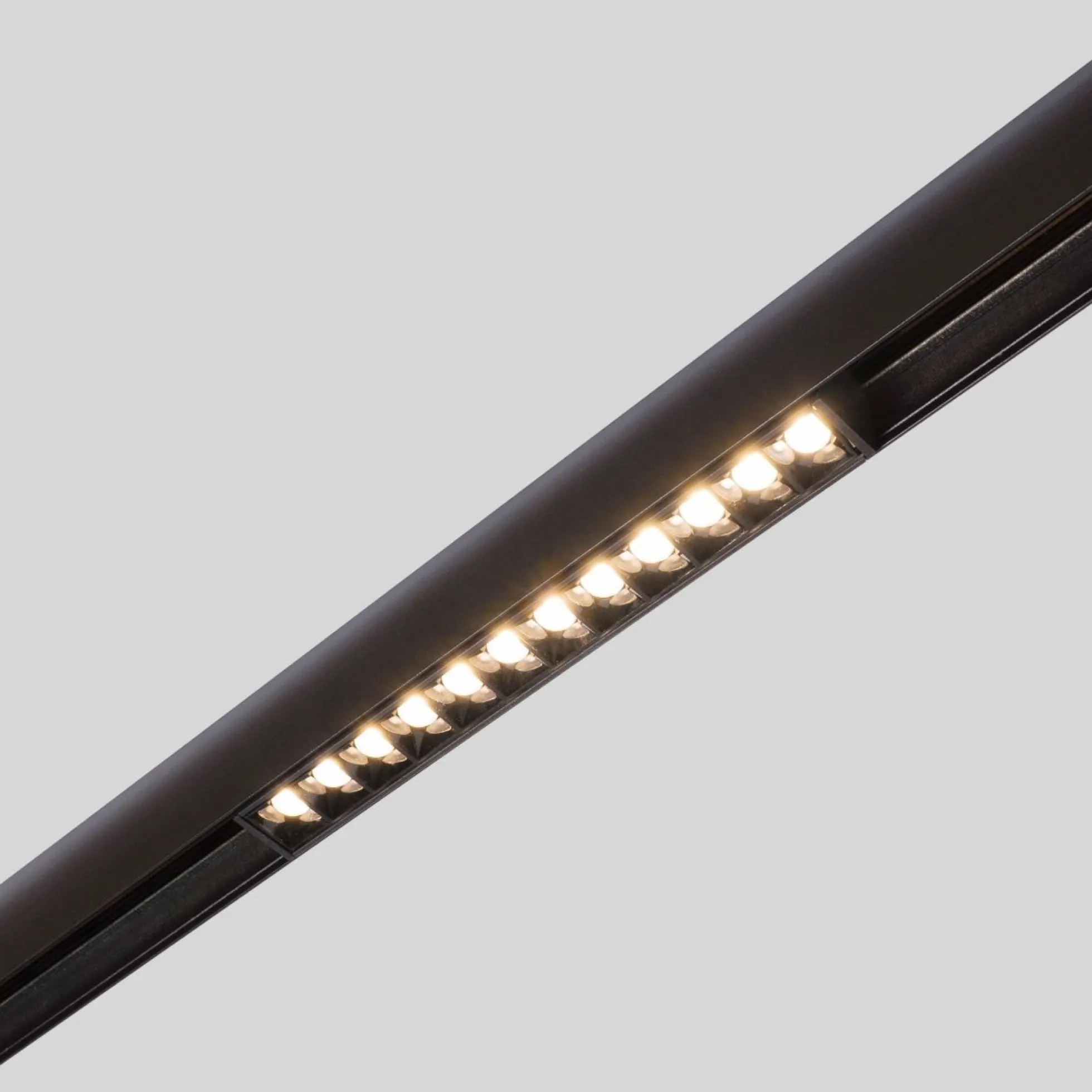 Foco lineal para carril magnético 48V CCT - 12W - DALI-2 regulable - UGR18