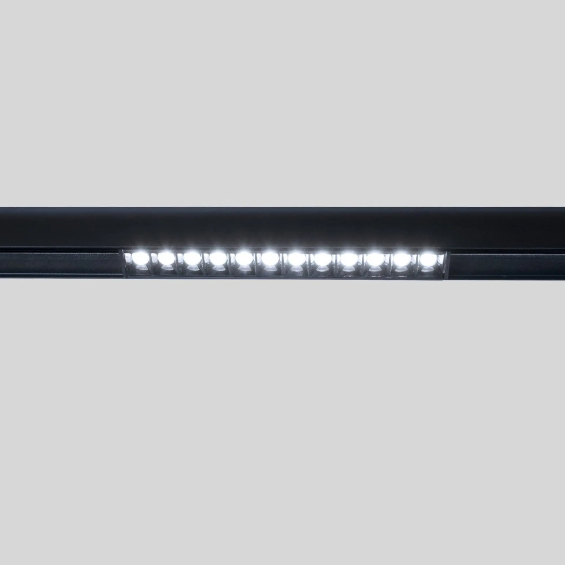 Foco lineal para carril magnético 48V CCT - 12W - DALI-2 regulable - UGR18