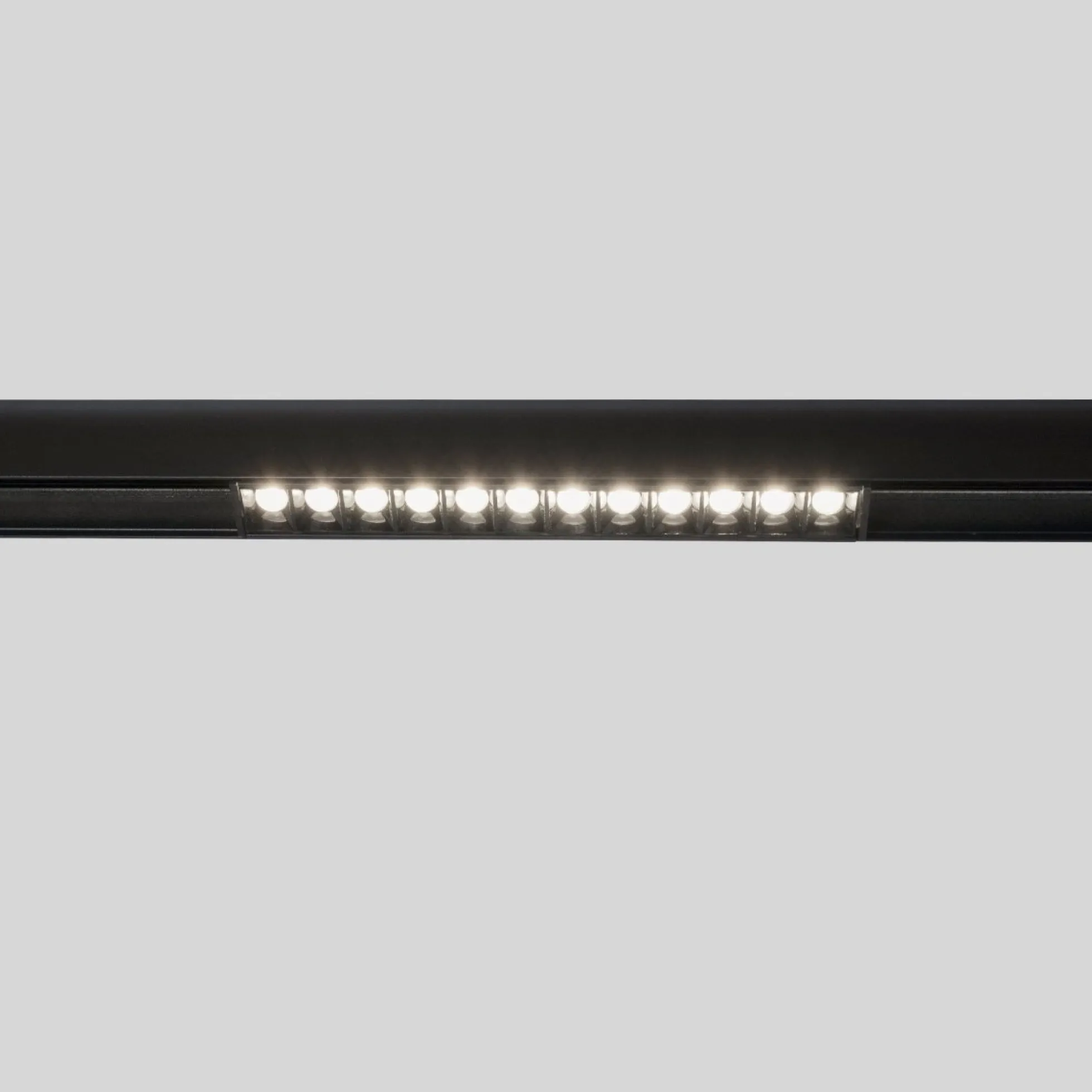 Foco lineal para carril magnético 48V CCT - 12W - DALI-2 regulable - UGR18