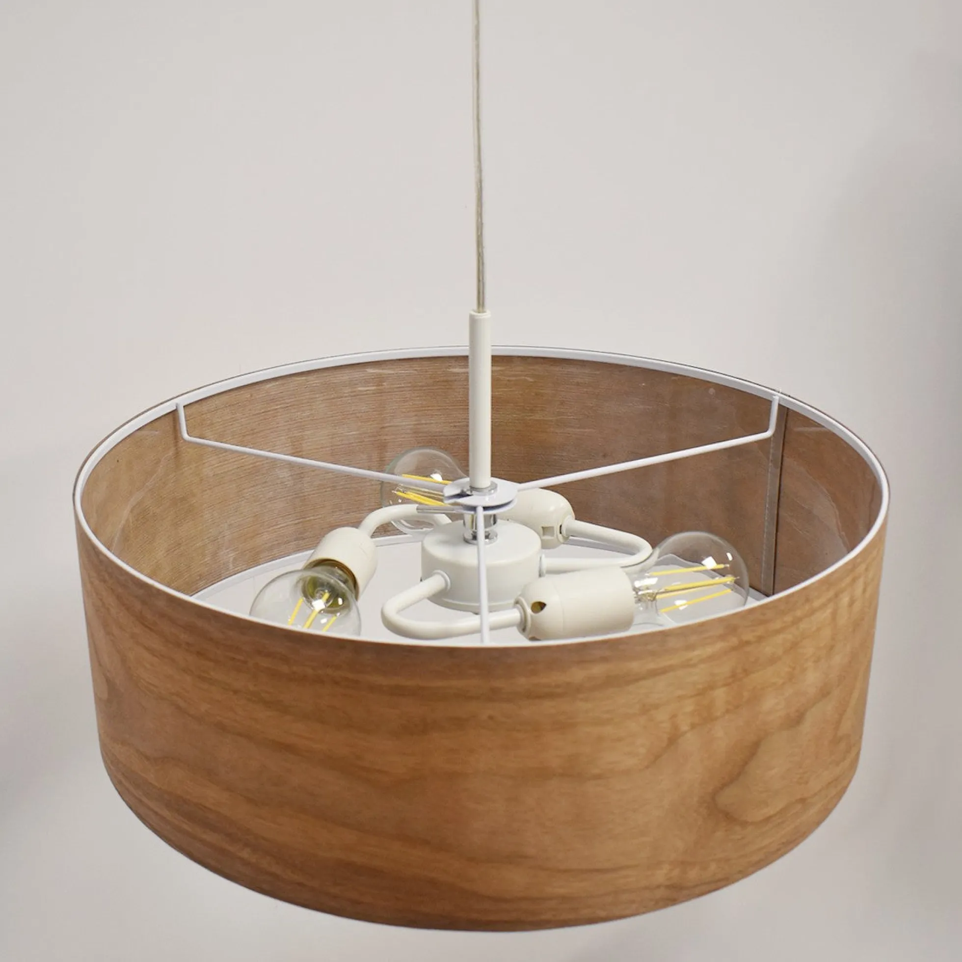 Lampara colgante con pantalla efecto madera "MATAGALLS" - 3xE27