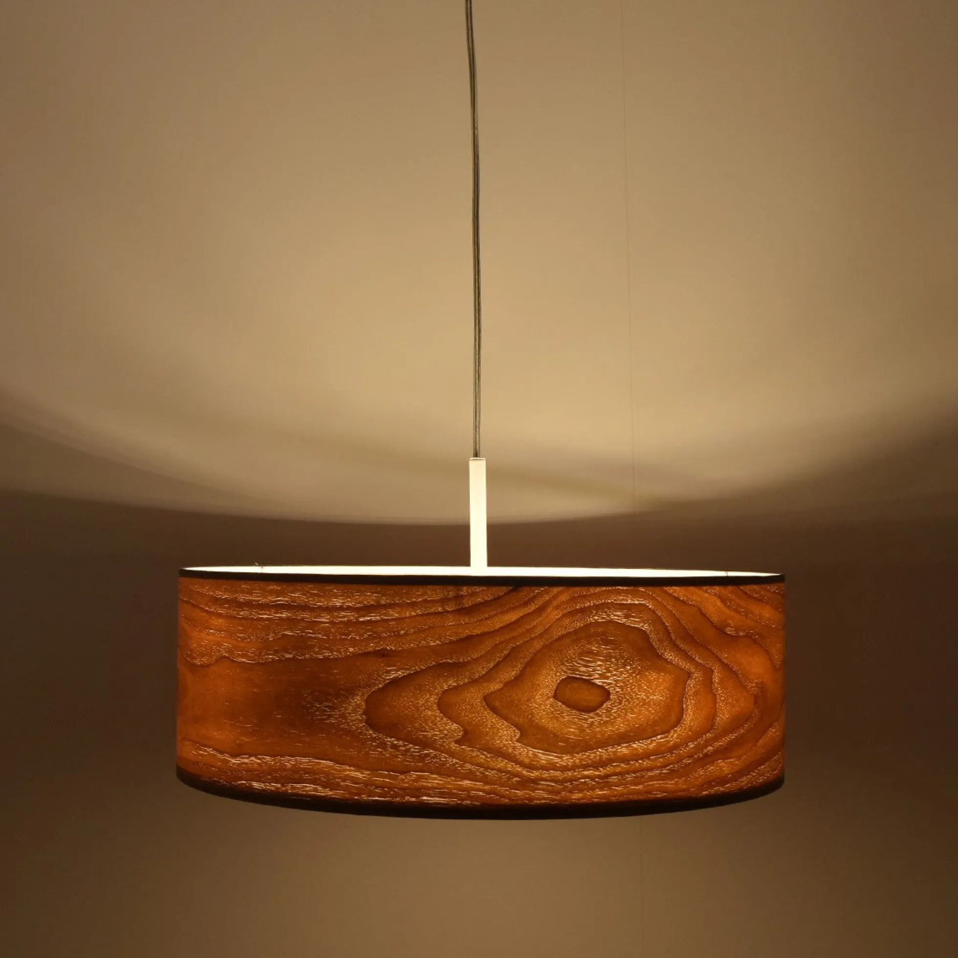 Lampara colgante con pantalla efecto madera "MATAGALLS" - 3xE27