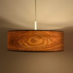 Lampara colgante con pantalla efecto madera