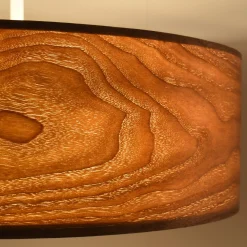 Lampara colgante con pantalla efecto madera