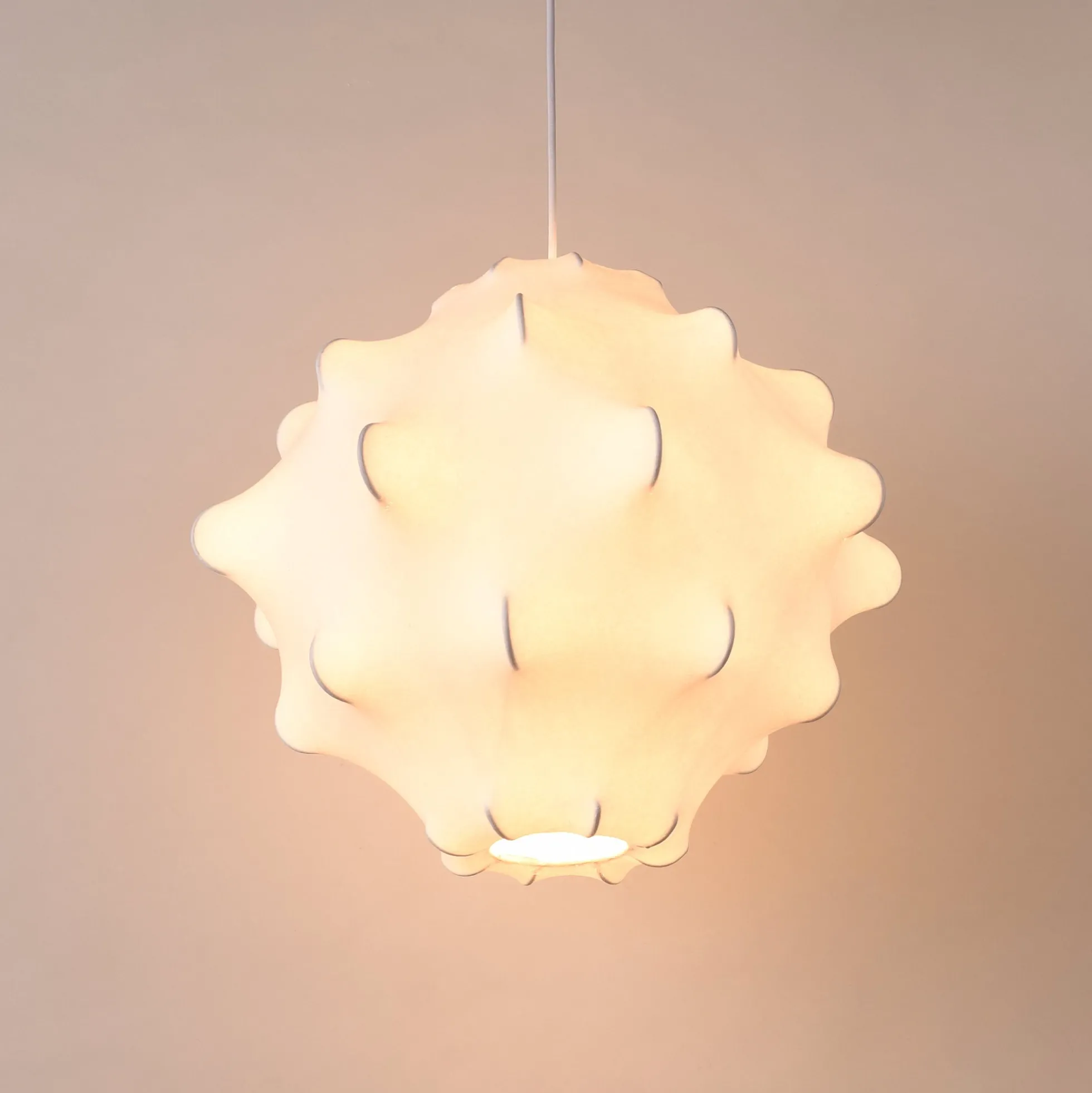 Lámpara colgante de diseño "Cocoon"
