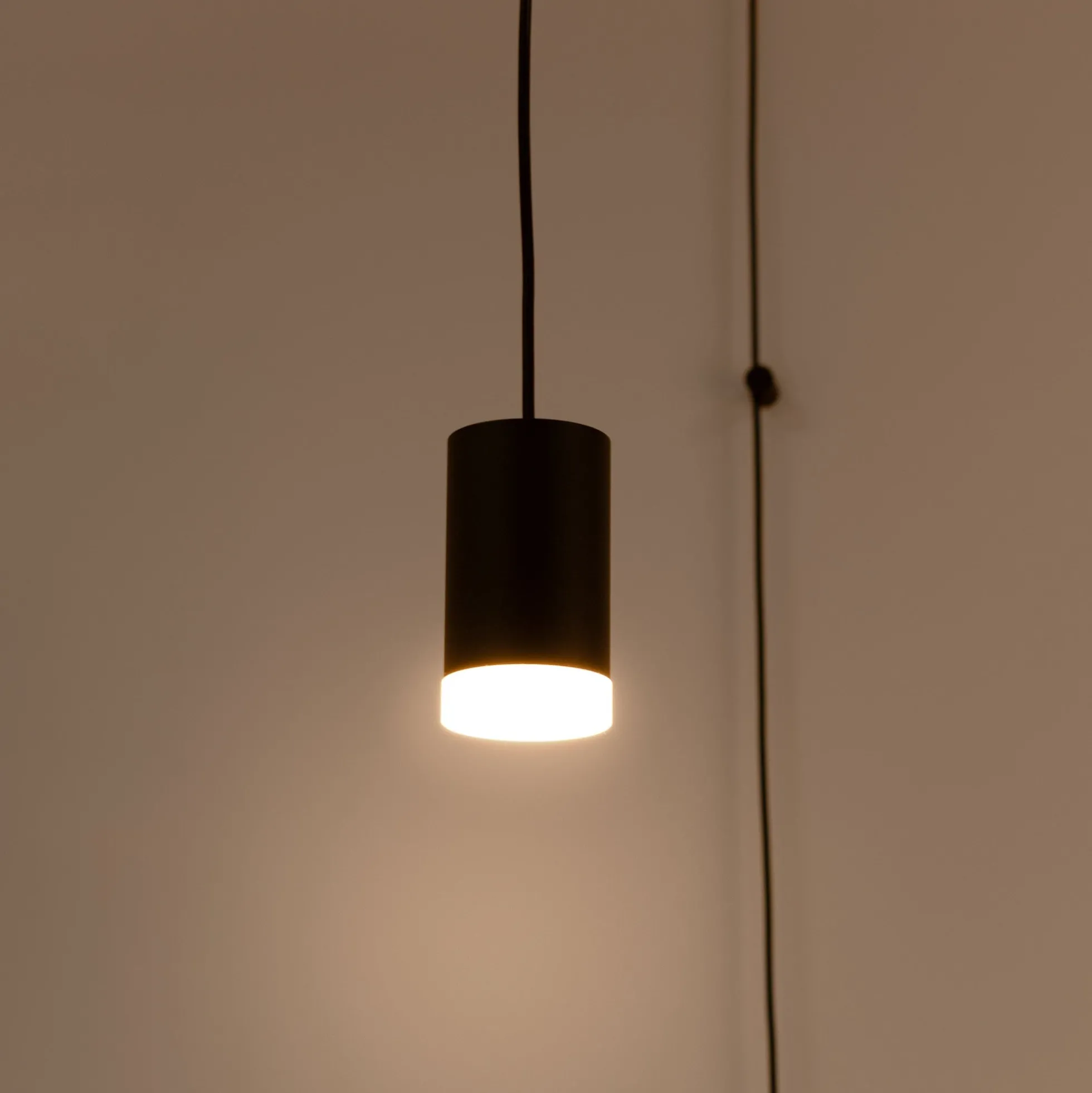 Lámpara colgante de diseño "Nébula" con enchufe e interruptor - 1x6W