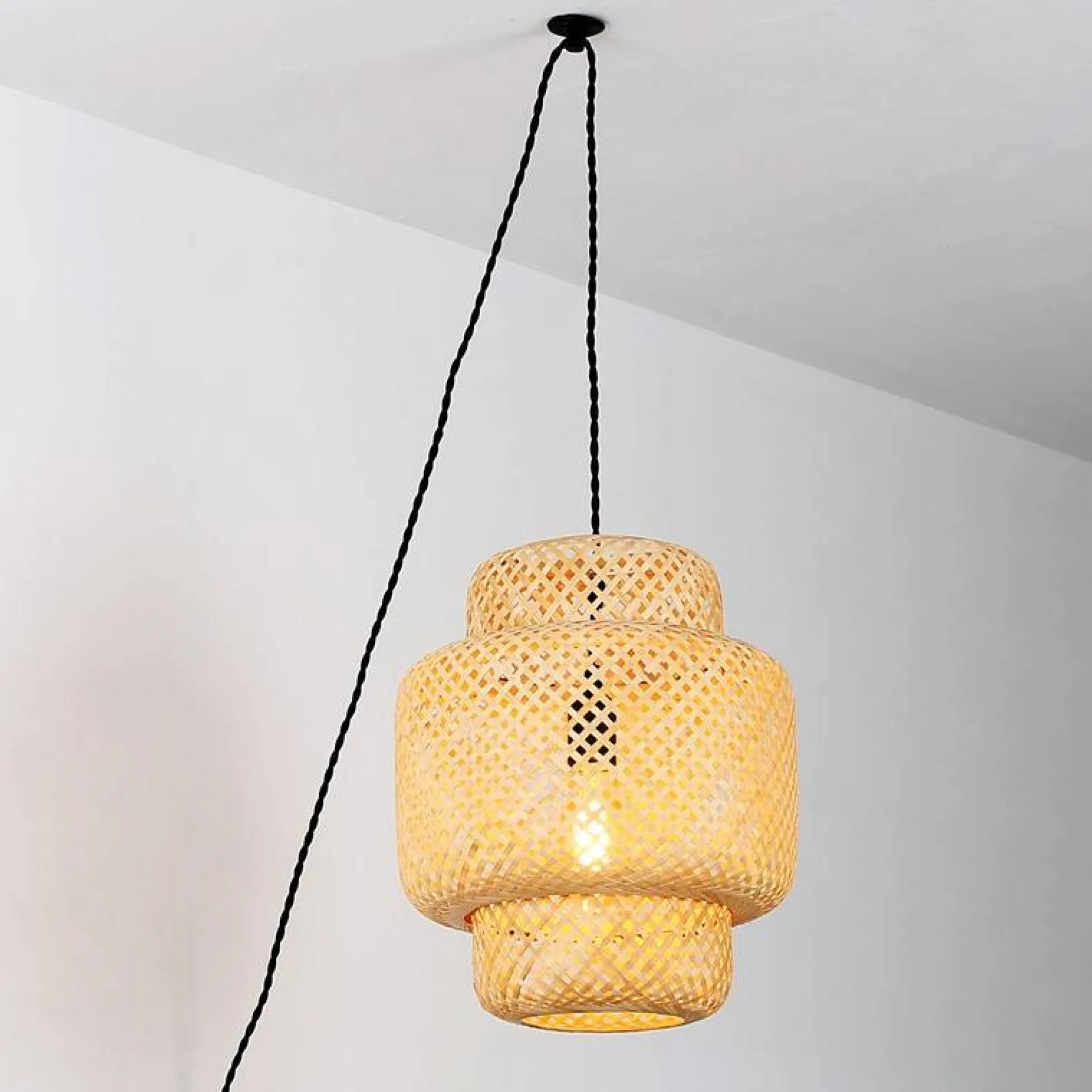 Lámpara colgante de mimbre "Onna" con cable y enchufe