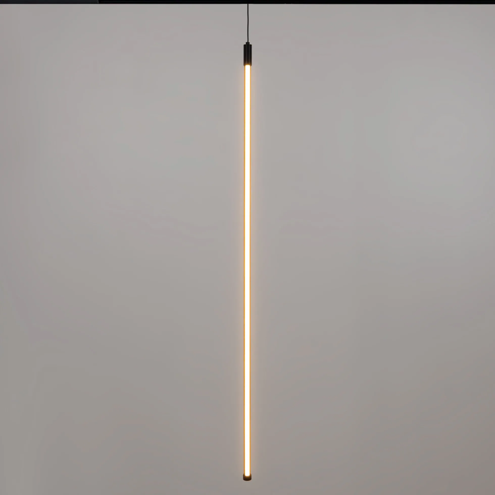 Lámpara colgante LED vertical para carril magnético - 48V - 18W - 2800K - Negra