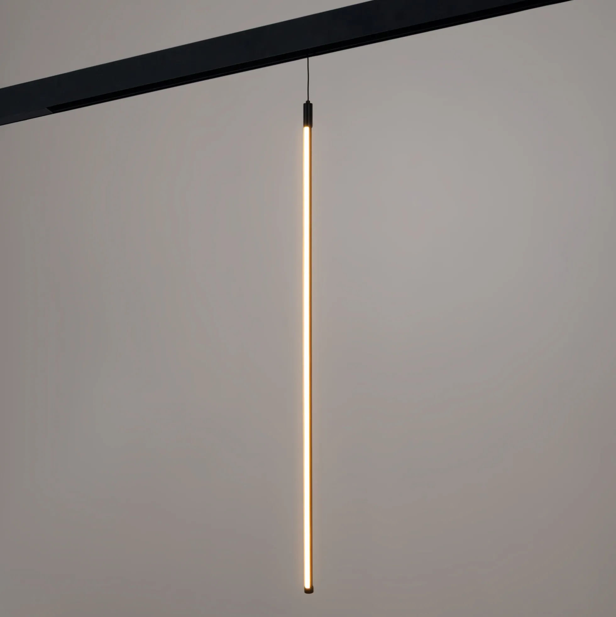 Lámpara colgante LED vertical para carril magnético - 48V - 18W - 2800K - Negra