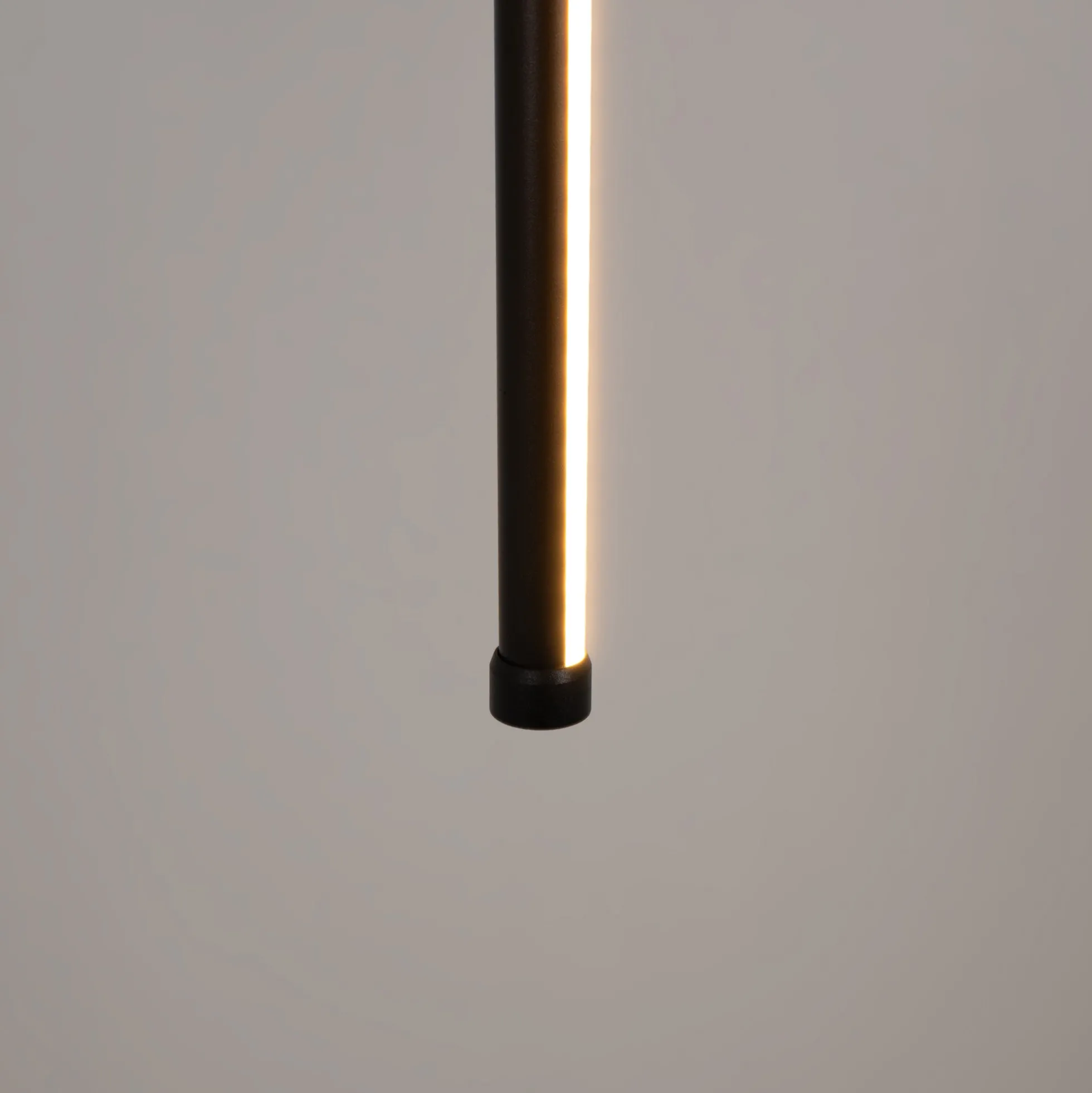 Lámpara colgante LED vertical para carril magnético - 48V - 18W - 2800K - Negra