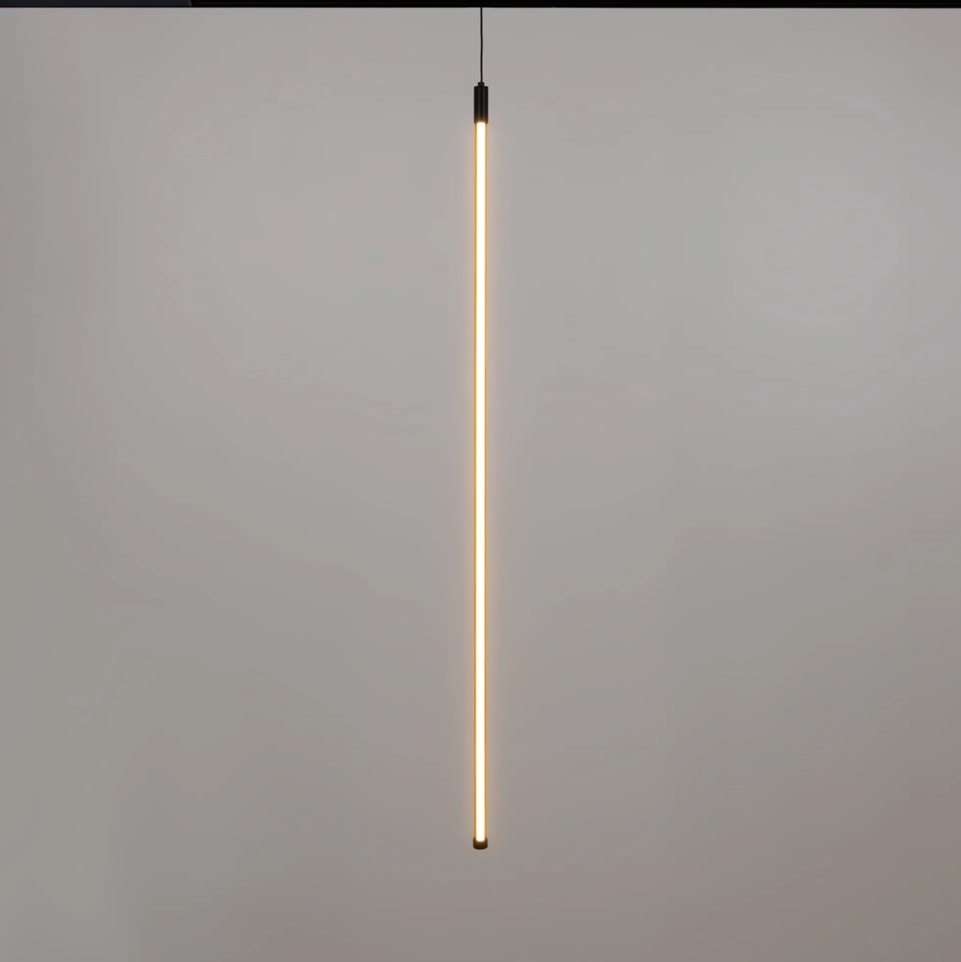 Lámpara colgante LED vertical para carril magnético - 48V - 15W - 2800K - Negra