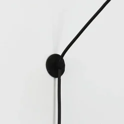 Lámpara colgante minimalista con cable y enchufe 