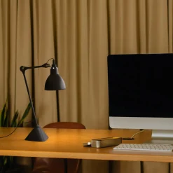 Lámpara de mesa articulada