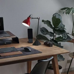 Lámpara de mesa articulada