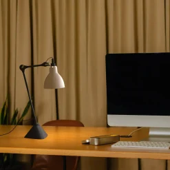 Lámpara de mesa articulada