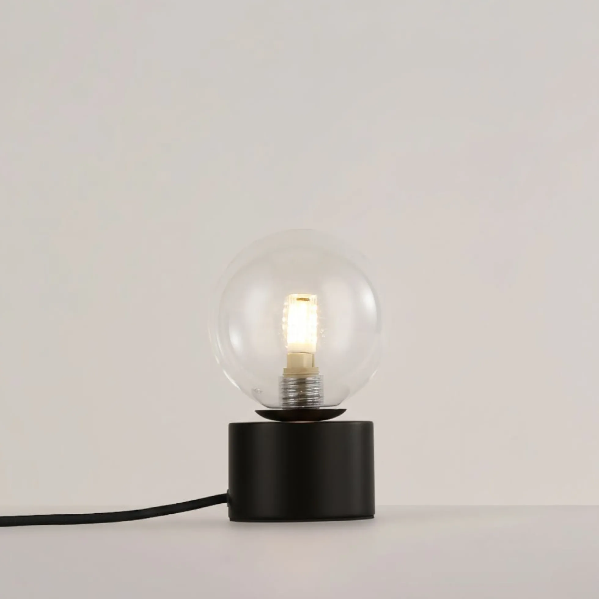 Lámpara de mesa con esfera de cristal "BASS" - G9