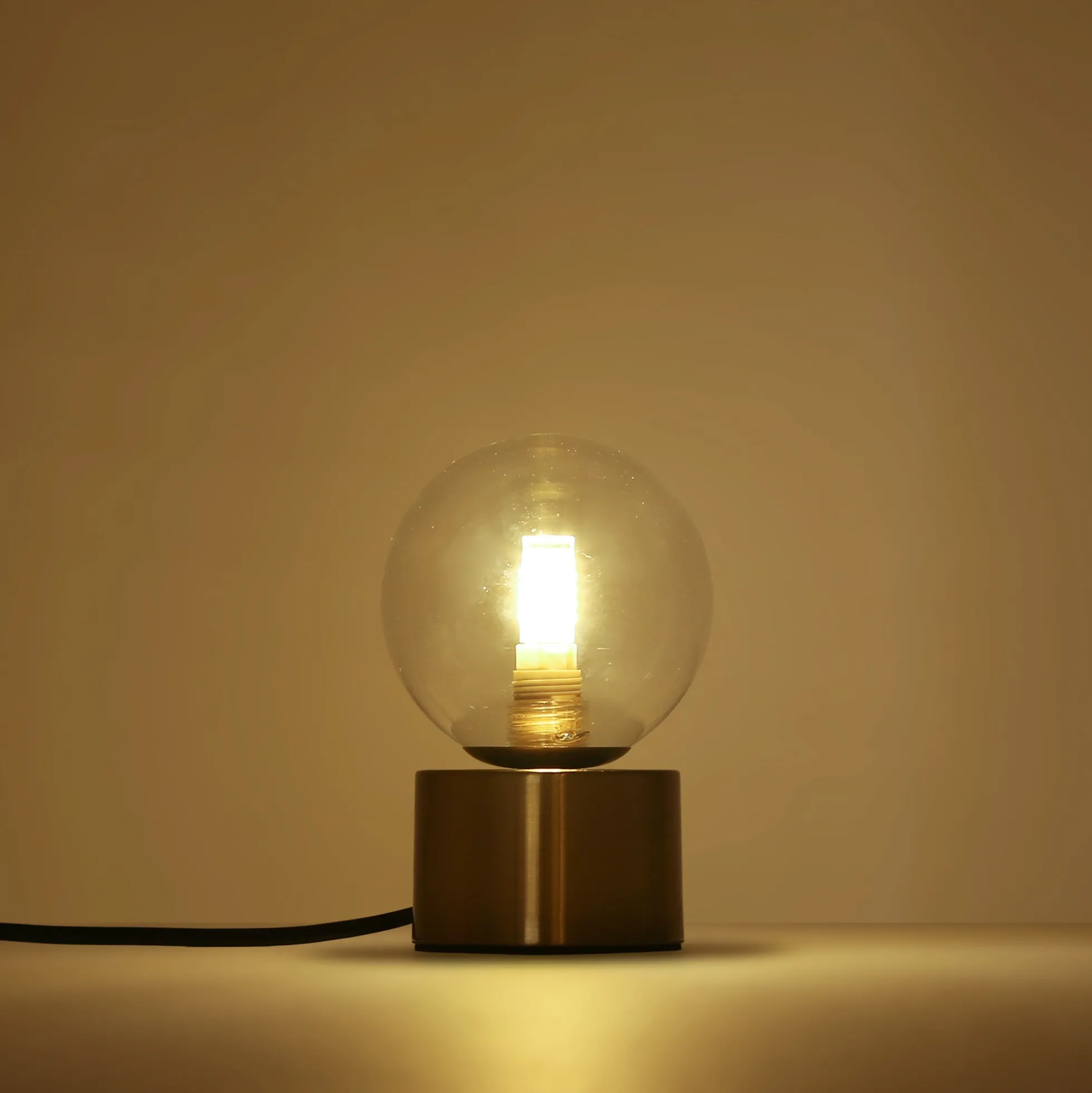 Lámpara de mesa con esfera de cristal "BASS" - G9