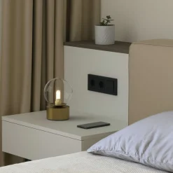 Lámpara de mesa con esfera de cristal