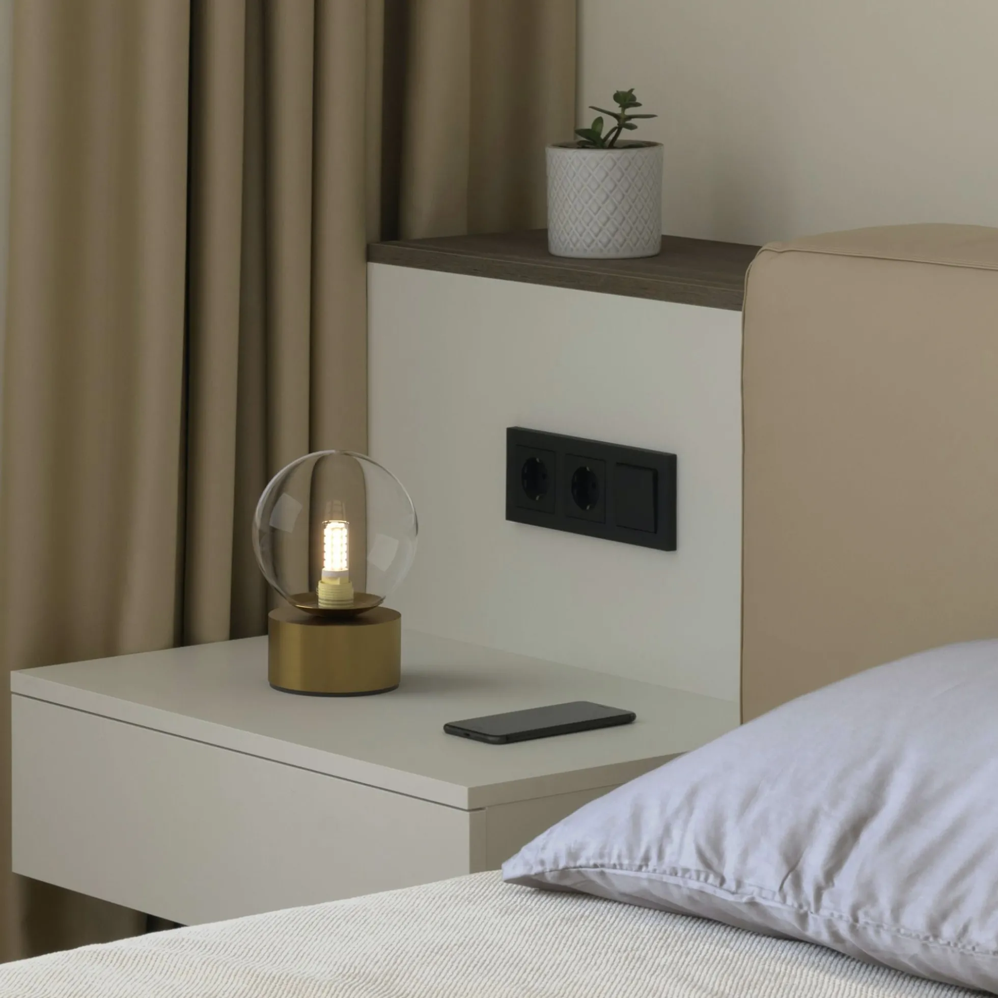 Lámpara de mesa con esfera de cristal "BASS" - G9