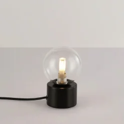 Lámpara de mesa con esfera de cristal