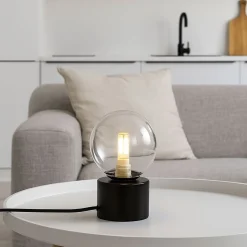 Lámpara de mesa con esfera de cristal