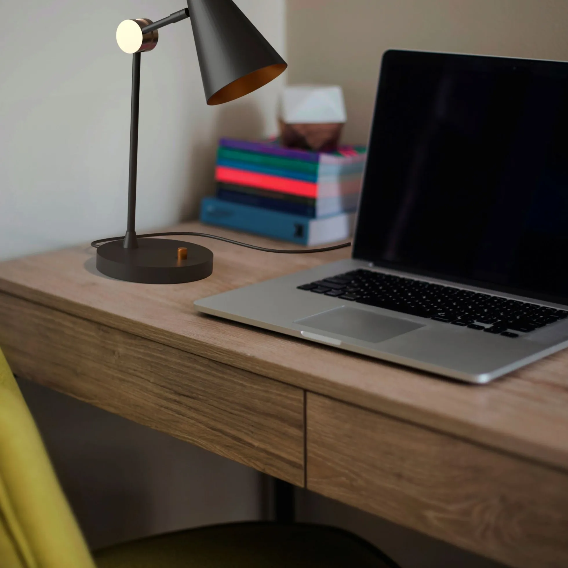 Lámpara de mesa de diseño "Nordi"