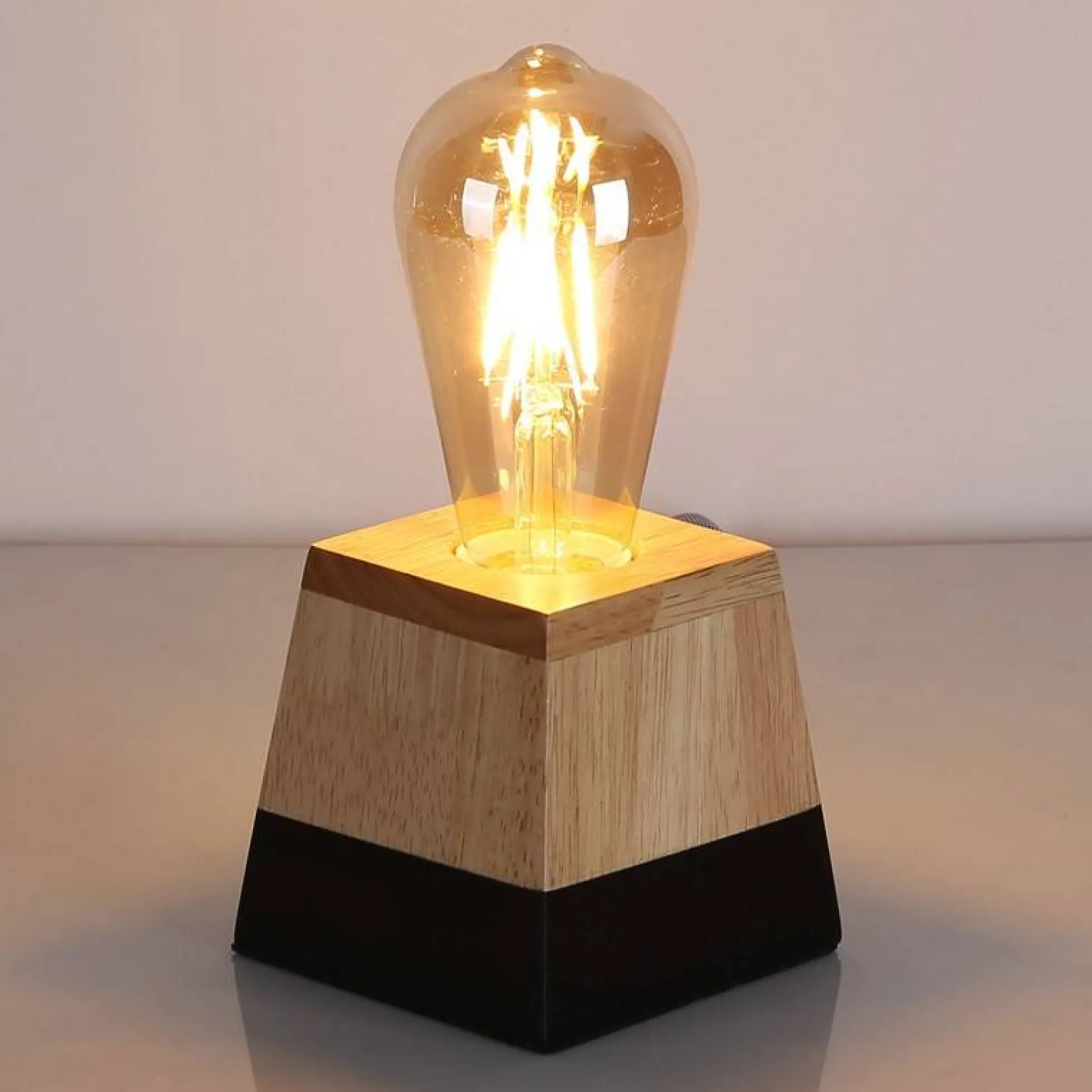 Lámpara de mesa de madera "LAKA"