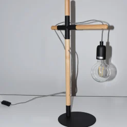 Lámpara de mesa de madera natural