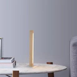 Lámpara de mesa de madera